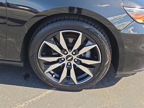 Used 2017 Chevrolet Malibu LT w/ Leather Package image 9
