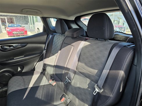 Used 2018 Nissan Rogue Sport SV w/ SV All-Weather Package image 11