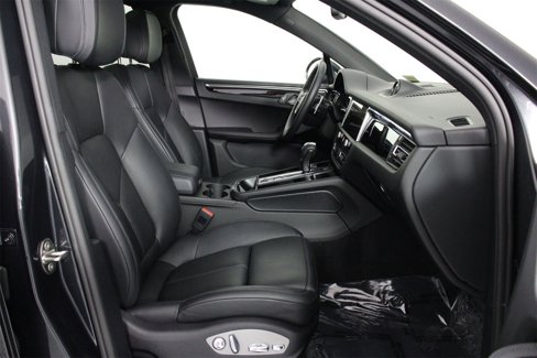 Certified 2025 Porsche Macan image 31