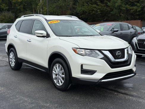 Used 2018 Nissan Rogue SV image 4