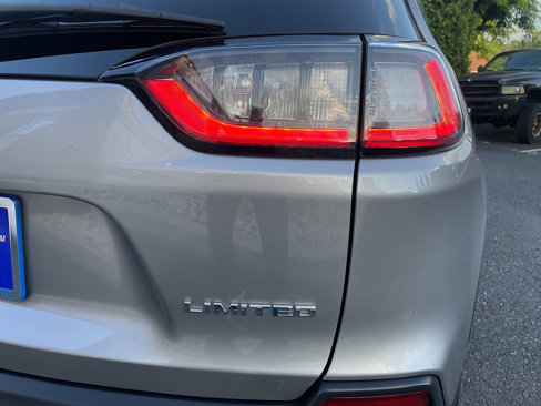 Used 2019 Jeep Cherokee Limited image 19