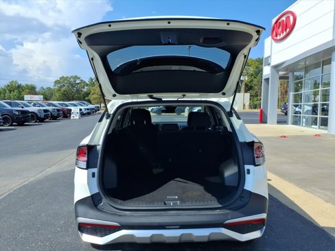 Used 2023 Kia Sportage LX image 6