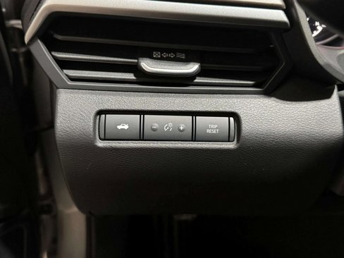 Used 2025 Nissan Altima 2.5 SV image 9