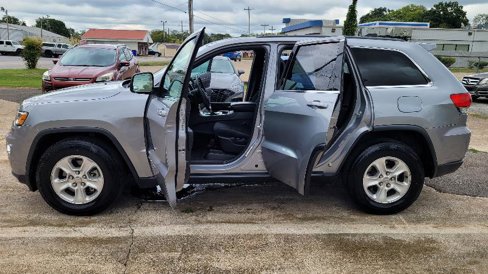 Used 2017 Jeep Grand Cherokee Laredo image 18