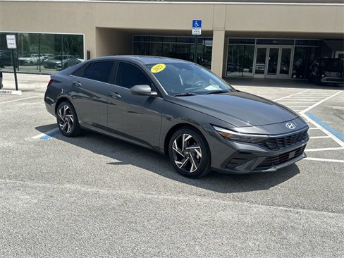 Certified 2025 Hyundai Elantra SEL image 4