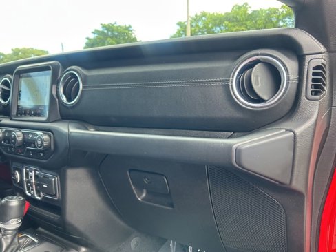 Used 2018 Jeep Wrangler Unlimited Sahara image 25