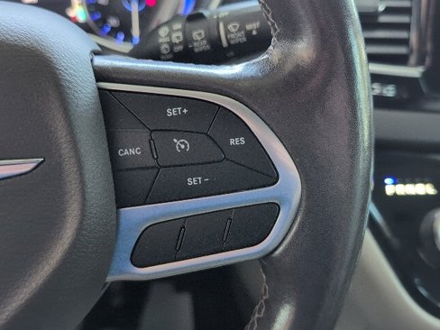 Used 2020 Chrysler Pacifica Touring-L Plus image 37