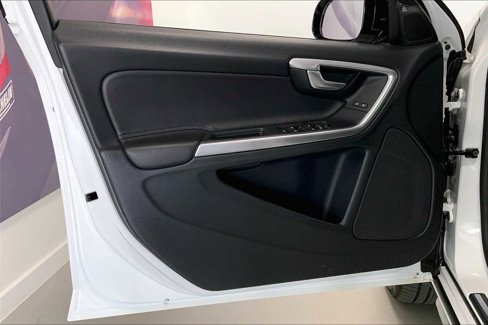 Used 2018 Volvo V60 T5 Cross Country image 25