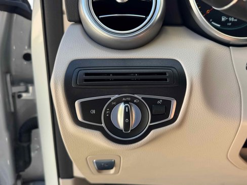 Used 2020 Mercedes-Benz GLC 300 4MATIC image 25