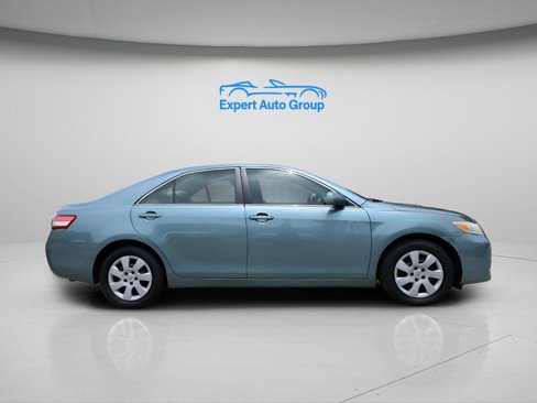 Used 2010 Toyota Camry image 3