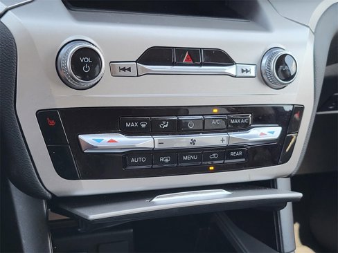Used 2022 Ford Explorer XLT image 25