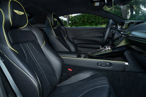 Used 2025 Aston Martin V8 Vantage Coupe image 21