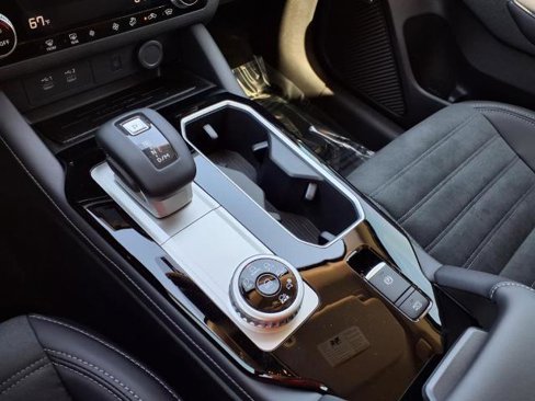 New 2025 Mitsubishi Outlander SE image 15