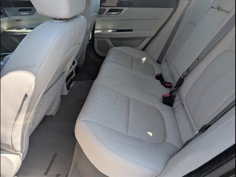 Used 2020 Jaguar XF Prestige image 11