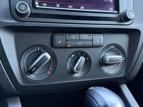 Used 2016 Volkswagen Jetta SE image 19