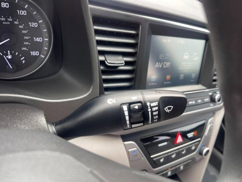 Used 2017 Hyundai Elantra SE image 25