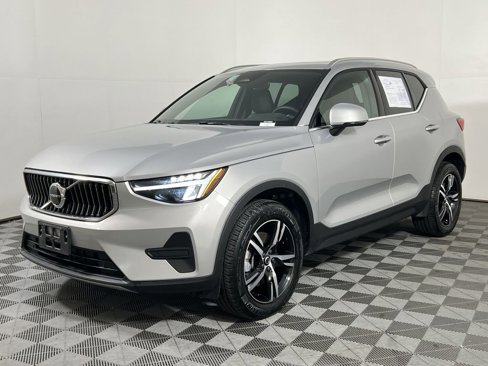 Certified 2025 Volvo XC40 B5 Core image 6