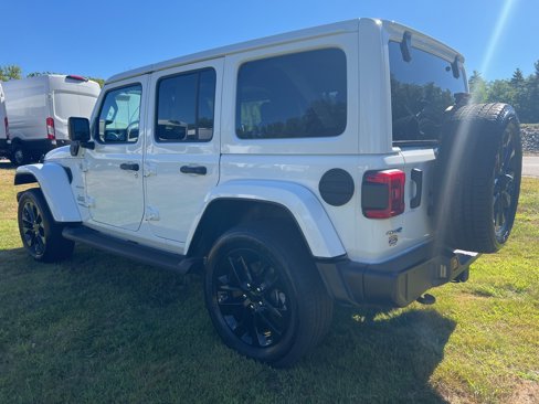 Used 2021 Jeep Wrangler Unlimited Sahara w/ Cold Weather Group image 5