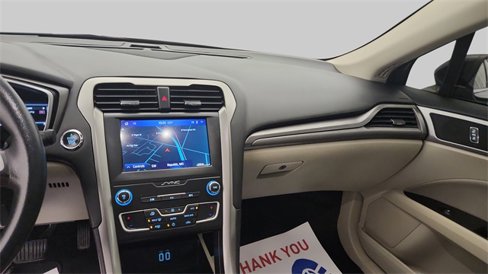 Used 2020 Ford Fusion SE image 18