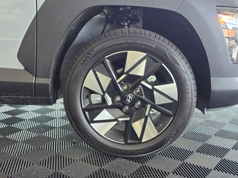 Used 2025 Hyundai Kona SEL image 11