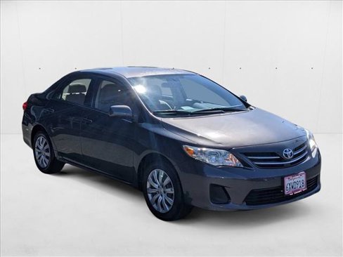 Used 2013 Toyota Corolla LE image 3