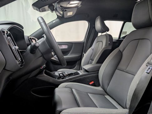 Used 2023 Volvo XC40 Recharge Core image 13