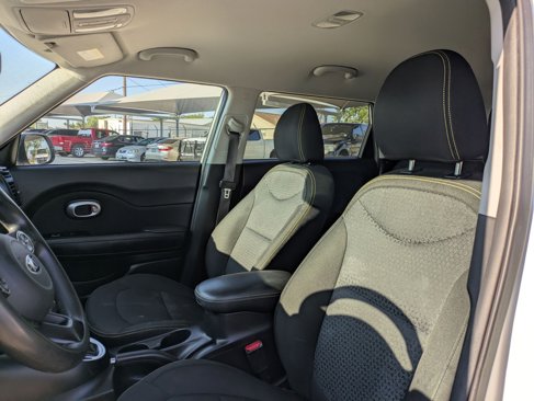 Used 2015 Kia Soul + image 13