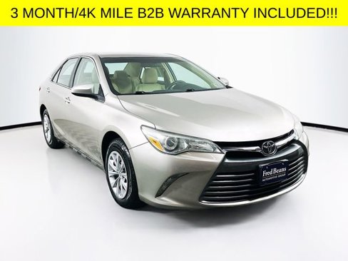 Used 2016 Toyota Camry LE image 1