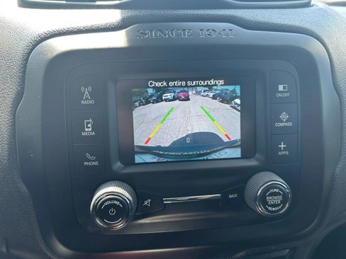 Used 2015 Jeep Renegade Trailhawk image 18