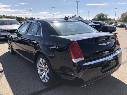 Used 2018 Chrysler 300 Limited image 3