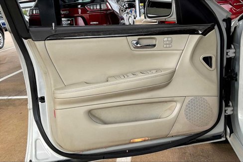 Used 2008 Cadillac DTS w/ Trunk Convenience Package image 19