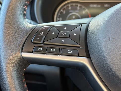 Used 2019 Nissan Kicks SR w/ SR Premium Package image 12