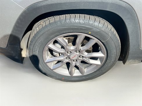 Used 2024 GMC Terrain SLT image 32