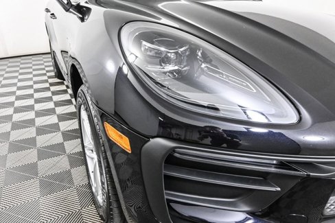 Certified 2025 Porsche Macan image 38