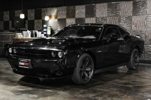 Used 2015 Dodge Challenger SXT image 6