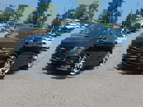 Used 2016 Chevrolet Malibu LT image 1