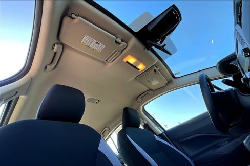 Used 2025 Nissan Versa S w/ Trunk Package image 18