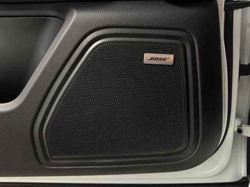Certified 2018 Porsche Macan Sport Edition image 23