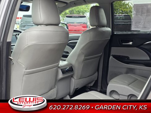 Used 2017 Toyota Highlander Limited image 25