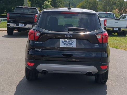 Used 2019 Ford Escape SE image 12