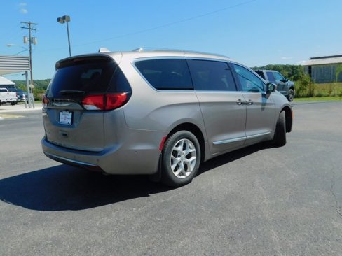 Used 2017 Chrysler Pacifica Touring-L Plus w/ Advanced Safetytec Group image 8