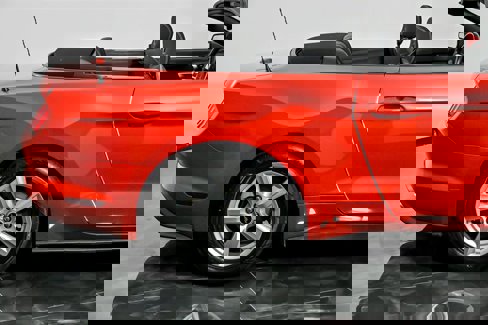 Used 2019 Ford Mustang Convertible image 12