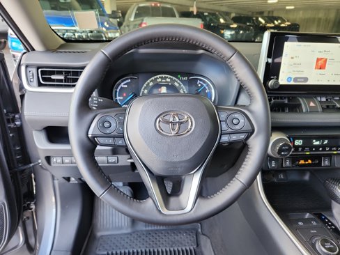 Used 2025 Toyota RAV4 XLE image 9