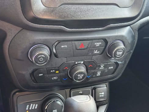 Used 2021 Jeep Renegade Sport image 18