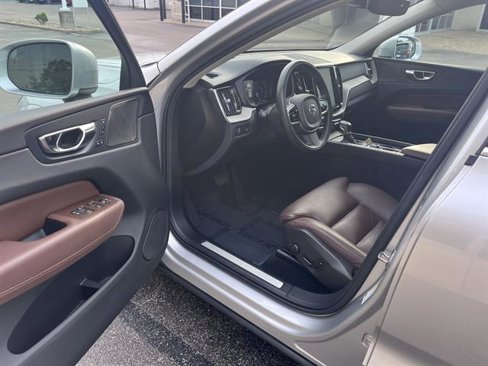 Used 2020 Volvo XC60 T6 Inscription w/ Protection Package Premier image 10