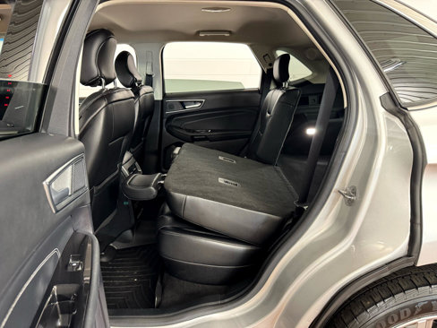 Used 2019 Ford Edge Titanium image 28