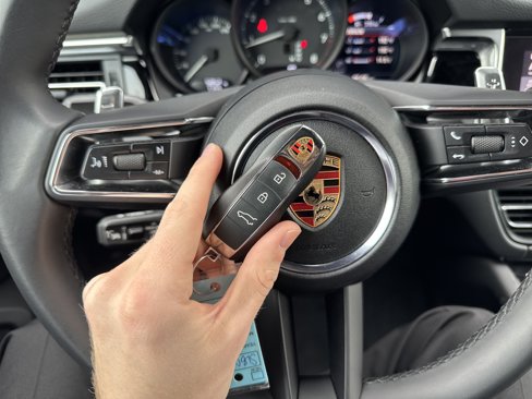 Certified 2025 Porsche Macan image 21