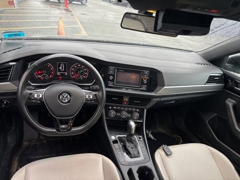 Used 2021 Volkswagen Jetta R-Line w/ R-Line Cold Weather Package image 8