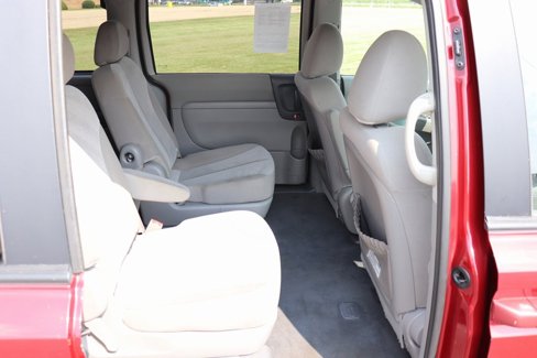 Used 2011 Kia Sedona LX image 15