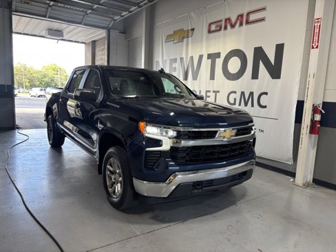 Used 2022 Chevrolet Silverado 1500 LT image 2